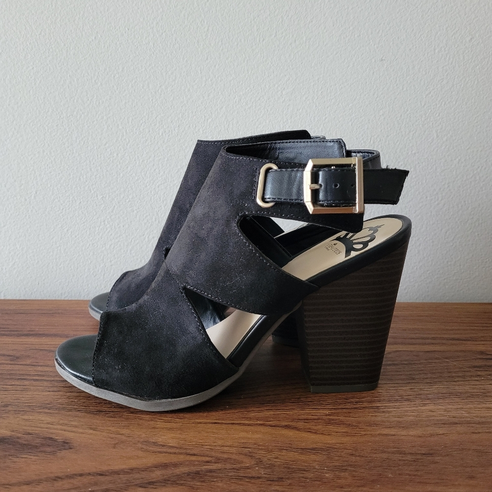 BRAND NEW FERGALICIOUS black faux suede shoes with chunky heel